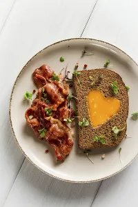 Crispy Bacon Recipe Prints: Breakfast, fried egg with bacon