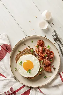 Studio Shot Meal Prints: Breakfast, fried egg with bacon