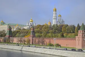 Images Dated 25th October 2024: Moscow Kremlin Print with Gold Domes