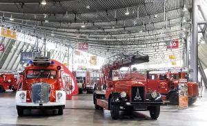 Historic Fire Engines Prints: Retro Classics car show opens in Stuttgart