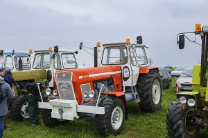 Classic Car Show Prints: Tractor Pulling