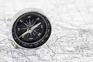 Compass Navigation Prints: Choice of the direction of movement across the map using the compass