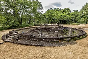 Defensive Fortification Structure Prints: Circular stone complex with remains of columns