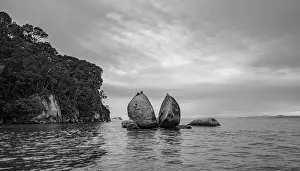 Abel Tasman National Park Prints: Cleaved rock, Split Apple Rock