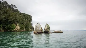 Abel Tasman National Park Prints: Cleaved rock, Split Apple Rock