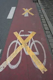 Central European Urban Environment Prints: Closed cycle path in the city centre