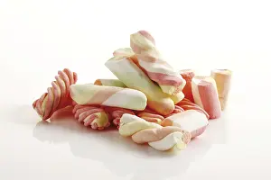 Studio Shot Food Images Prints: Colourful marshmallows