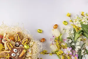 Baked Goods Decoration Prints: Colourfully decorated Easter biscuits in a nest