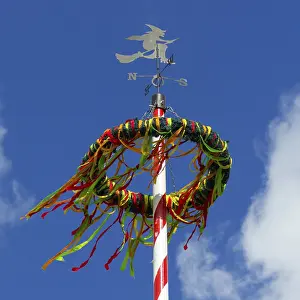 Handicraft Decoration Prints: A colourfully decorated maypole