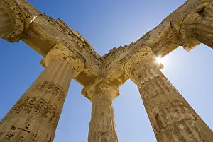 Ancient Greek Temple Architecture Prints: Columns against a blue sky, Tempel E (Temple of Hera)