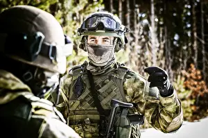 German Special Police Forces Prints: The commander of the special forces makes a briefing before the operation