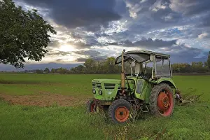 Close To Nature Experience Prints: Deutz tractor