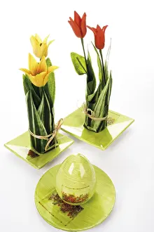 Symbolic Easter Image Prints: Easter decoration: tulips and an Easter egg