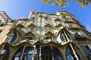 Prints of Facade of Casa Batllo, by architect Antoni Gaudi, Barcelona, Catalonia, Spain Faade of Casa Batll, by architect Antoni Gaudi, Barcelona, ??Catalonia, Spain Modernisme Architecture Prints: Facade of Casa Batllo Print, Barcelona, Spain
