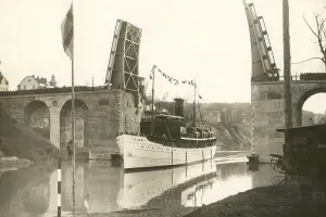 Scandinavian Heritage Site Prints: First ship under the new bridge