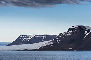 Uninhabited Island Group Prints: Flat table mountains covered with ice