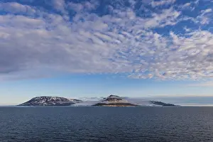 Franz Josef Land Archipelago Prints: Flat table mountains covered with ice