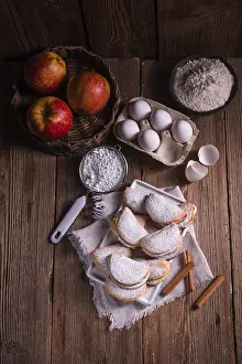 German Desserts Prints: Fruity apple cinnamon mostbiscuits