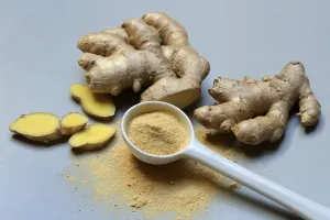 Medicinal Plant Nutrition Prints: Ginger root and ginger powder in spoon