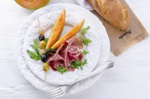 Healthy Lunch Options Europe Prints: Ham with melon and olives