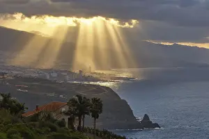 Puerto De La Cruz Landscape Prints: Impressive sun through cloud rays