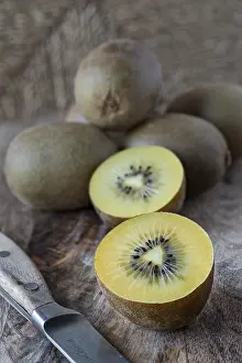 Deserted Grocery Scene Prints: Kiwi fruit