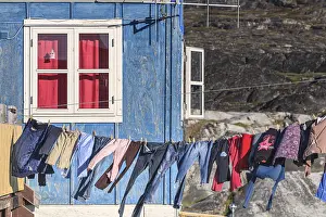 Greenlandic Ethnic Group Prints: Laundry drying in the wind in front of the house