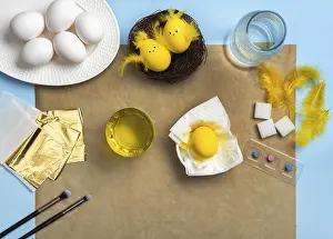 Easter Chick Decoration Prints: How to make a chick from eggs for Easter decor