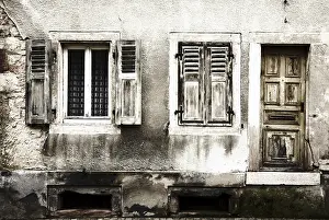 Rundown Residential Building Prints: Marode