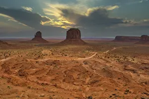 US American Desert Landscapes Prints: Monument valley dramatic landscape