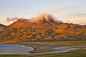 Icelandic Mountain Range Prints: Mountains in the evening light