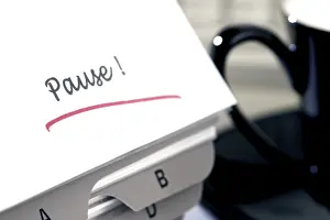 Time Management Tips Prints: Note on desk, break