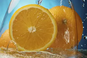 Studio Shot Of Oranges Prints: Oranges under water