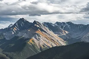 Panoramic Mountain Landscape Prints: Panoramic view of mountain landscape