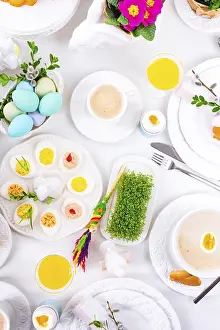 Easter Table Decorations Prints: The perfect table with colorful table decorations for Easter