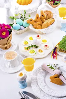 Easter Table Decorations Prints: The perfect table with colorful table decorations for Easter