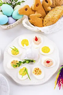 Easter Table Decorations Prints: The perfect table with colourful table decorations for Easter