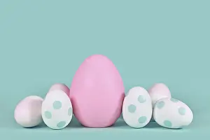 Embellished Easter Eggs Prints: Pink and mint green easter eggs with dots