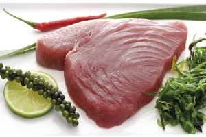 Fresh Fish Ingredient Prints: Raw tuna with algae, lime slice