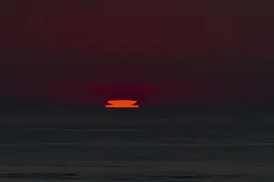Atmospheric Evening Atmosphere Prints: Refraction and reflection at sunset