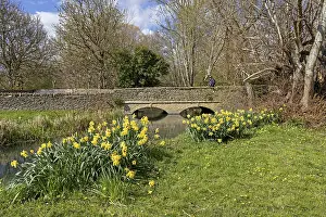 Great Britain River Views Prints: Stone bridge from 1799, Easter bells