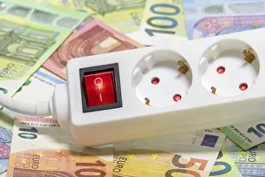 Electricity Costs Prints: Switchable socket strip, euro banknotes