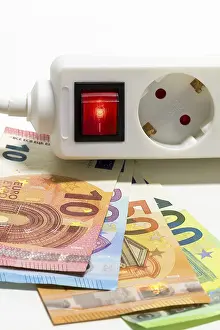 Electricity Costs Prints: Switchable socket strip, euro banknotes