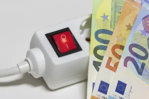 Energy Efficiency Tips Prints: Switchable socket strip, euro banknotes