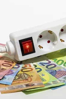 Electricity Costs Prints: Switchable socket strip, euro banknotes