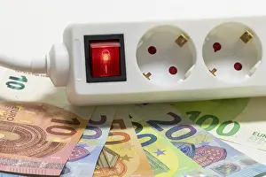 Electricity Costs Prints: Switchable socket strip, euro banknotes
