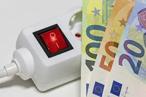 Energy Saving Hints Prints: Switchable socket strip, euro banknotes