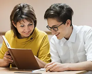 Online Learning Prints: Teacher class explaining lesson student