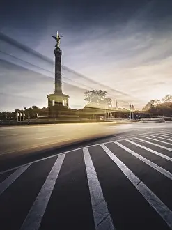 Motion Blur Effect Prints: Victory Column with trace of light