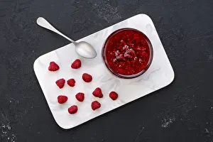 Transparent Pot Prints: Top view of transparent pot with raspberry jam